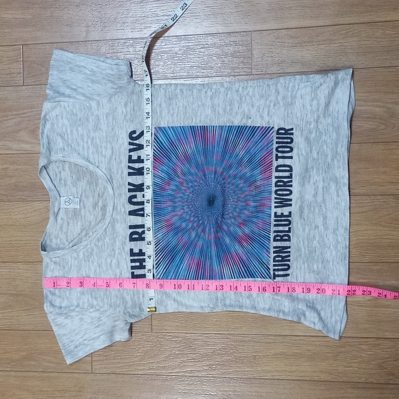 ~$5 add on~ The Black Keys Turn Blue World Tour women's small t shirt - Picture 2 of 3